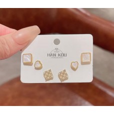Anting kecil elegan Anting kecil elegan